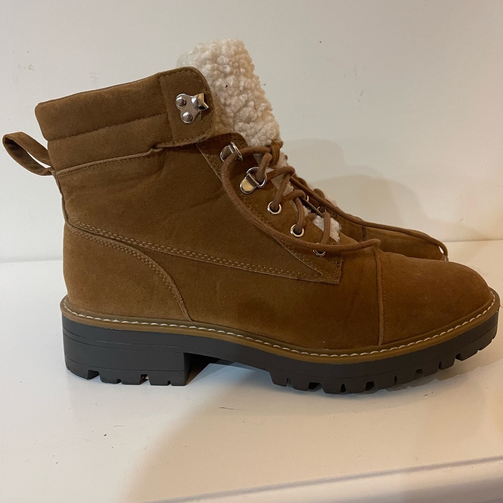 Women’s brown boot size 11
